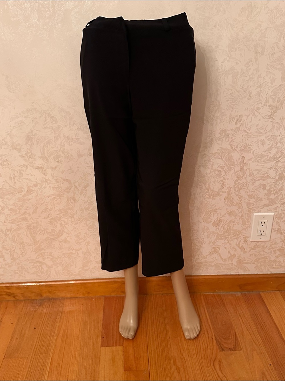 Black Women's Cropped Dress Pants - Classic Workwear